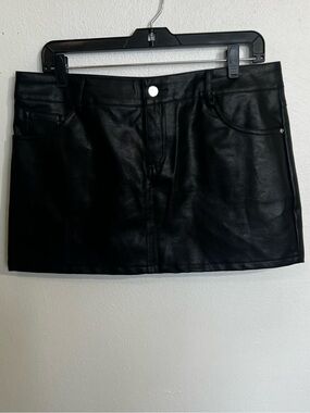 Edikted Black Faux Leather Mini Skirt Size L NWT - Damaged Zipper